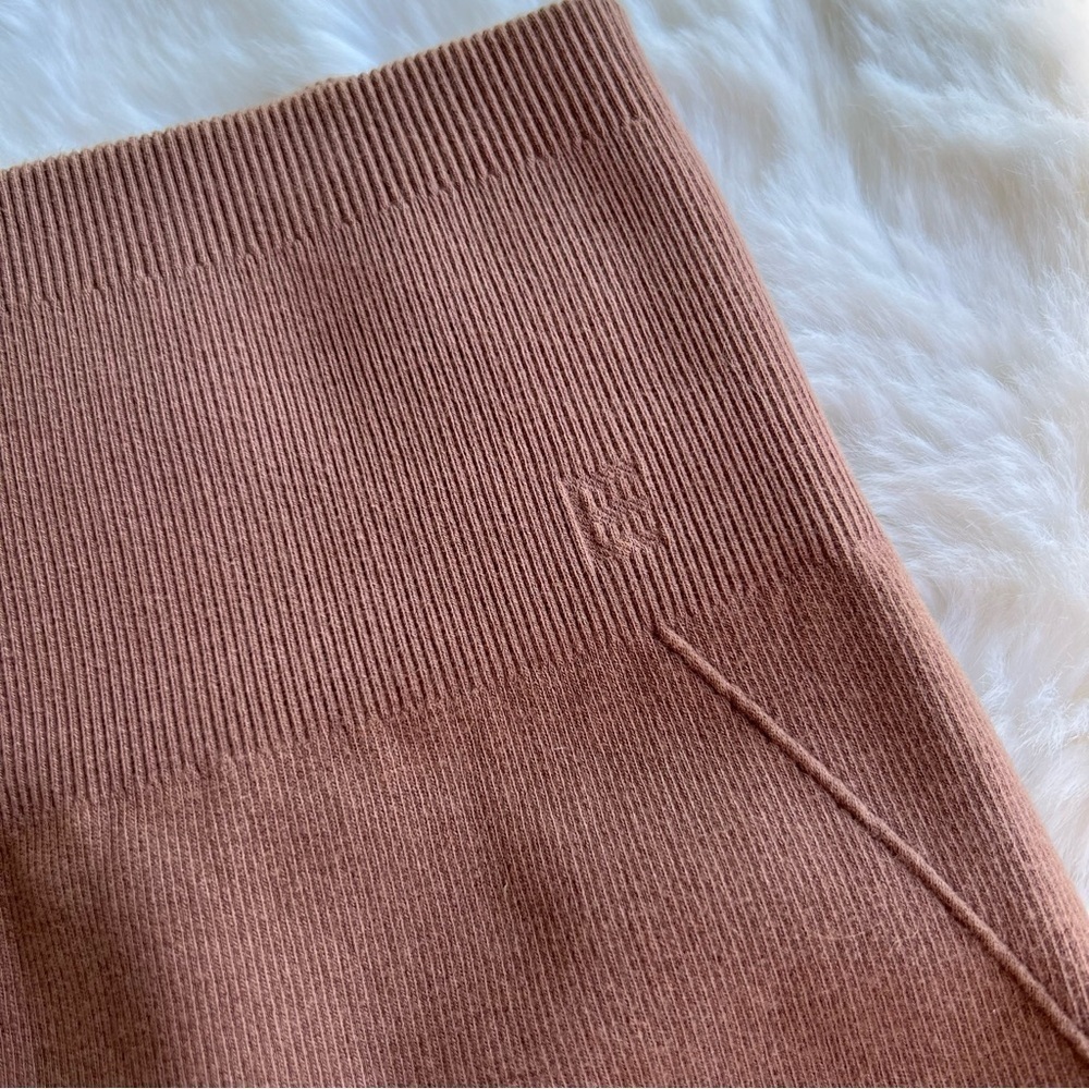 *Everlane Seamless Bike shorts - Acorn - Picture 4 of 7